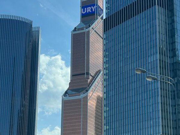 Небоскрёбы «Москва-Сити»: башня, где тонировали фасадное остекление