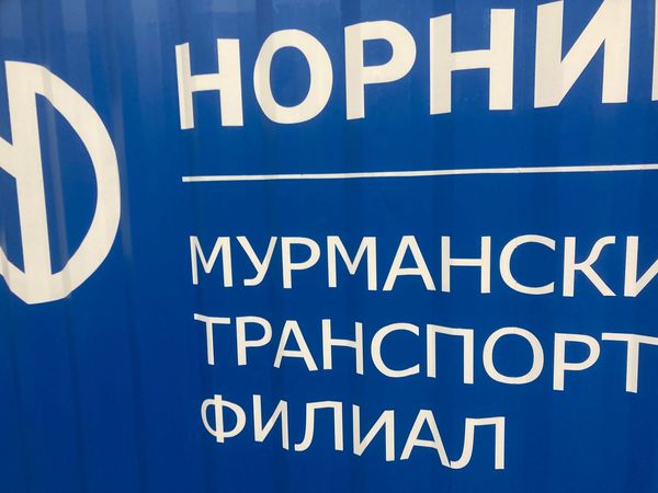 Брендирование контейнеров: плёнка или покраска