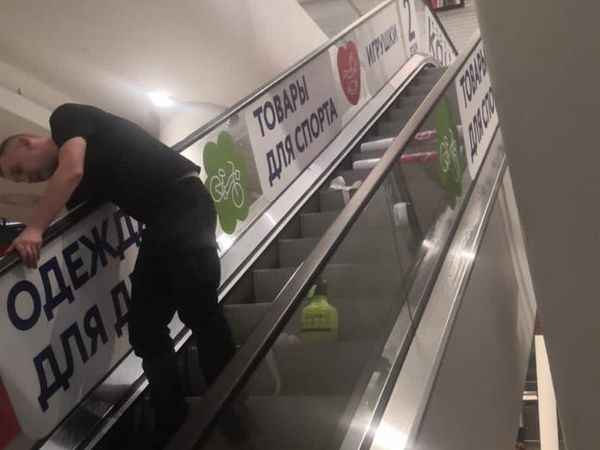 оклейка пленкой эскалаторов Имидж ресурс