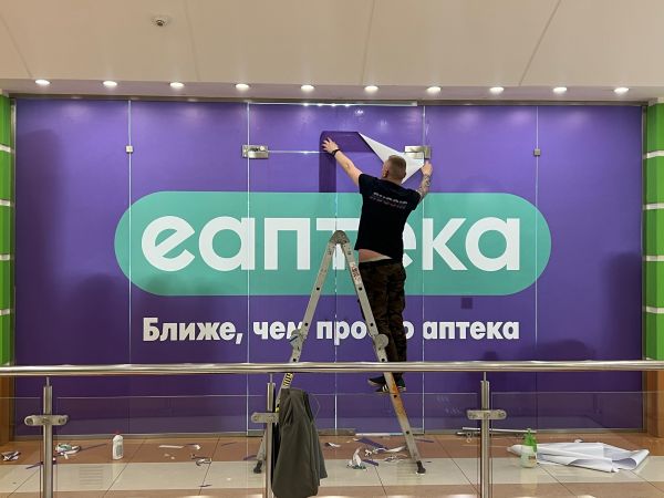 Брендирование витрин