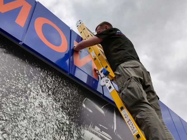 Монтажные работы по оклейке пленкой Москва