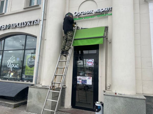 Монтаж вывески на фасад