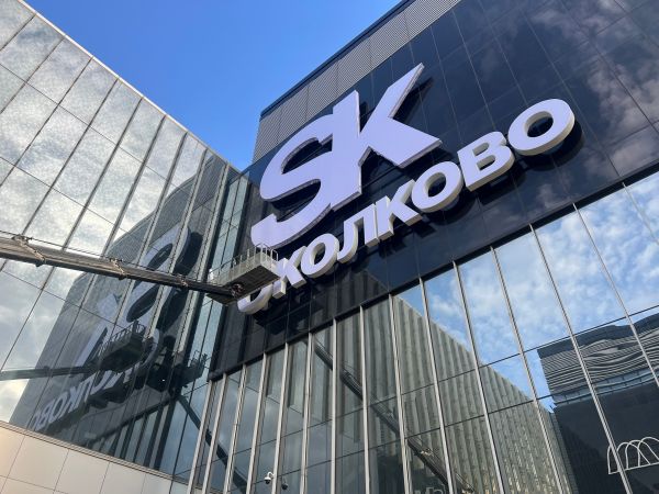 Монтаж вывесок с автовышкой