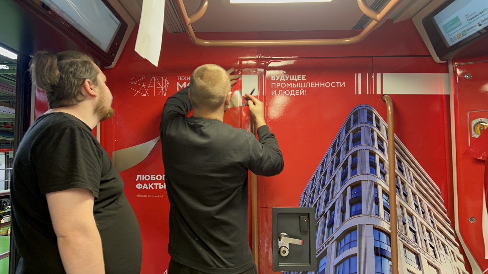Оклейка автобусов плёнкой ПВХ